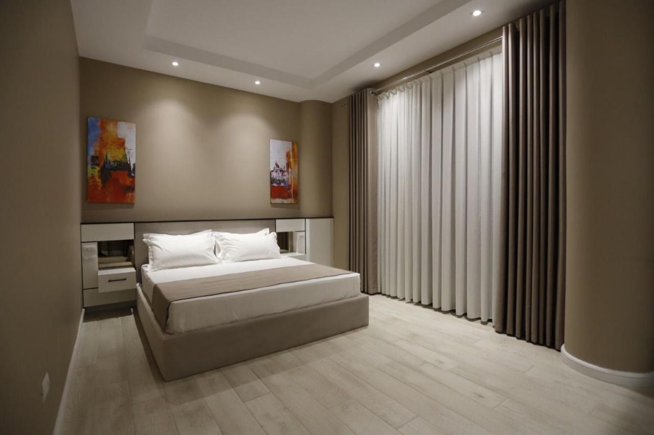 Admiral Hotel Elbasan Buitenkant foto