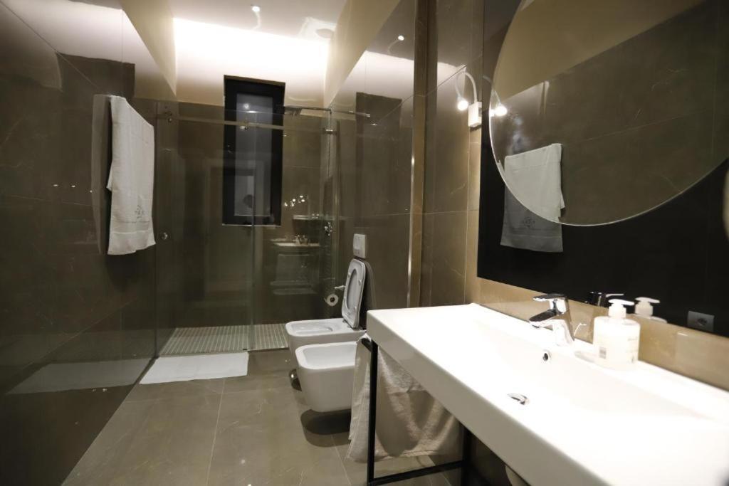 Admiral Hotel Elbasan Buitenkant foto