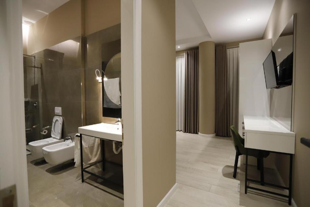 Admiral Hotel Elbasan Buitenkant foto