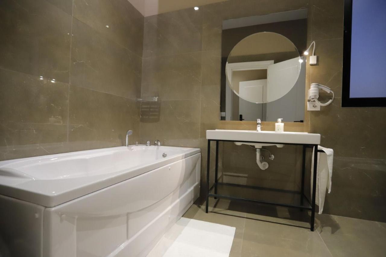 Admiral Hotel Elbasan Buitenkant foto